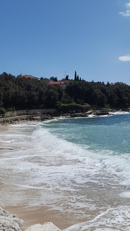 Apartments Seafront Villa Pula Exterior photo