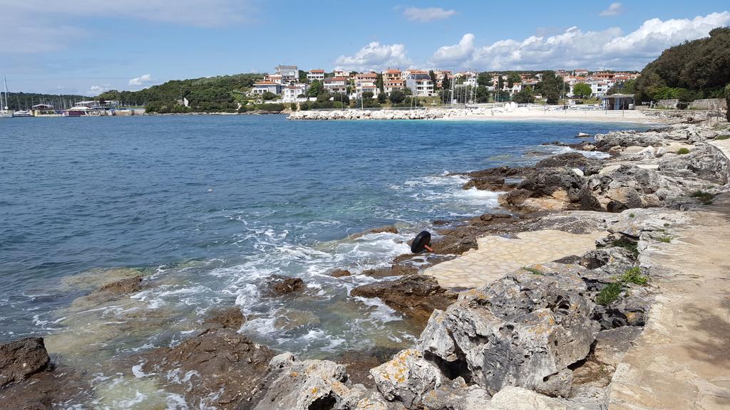 Apartments Seafront Villa Pula Exterior photo