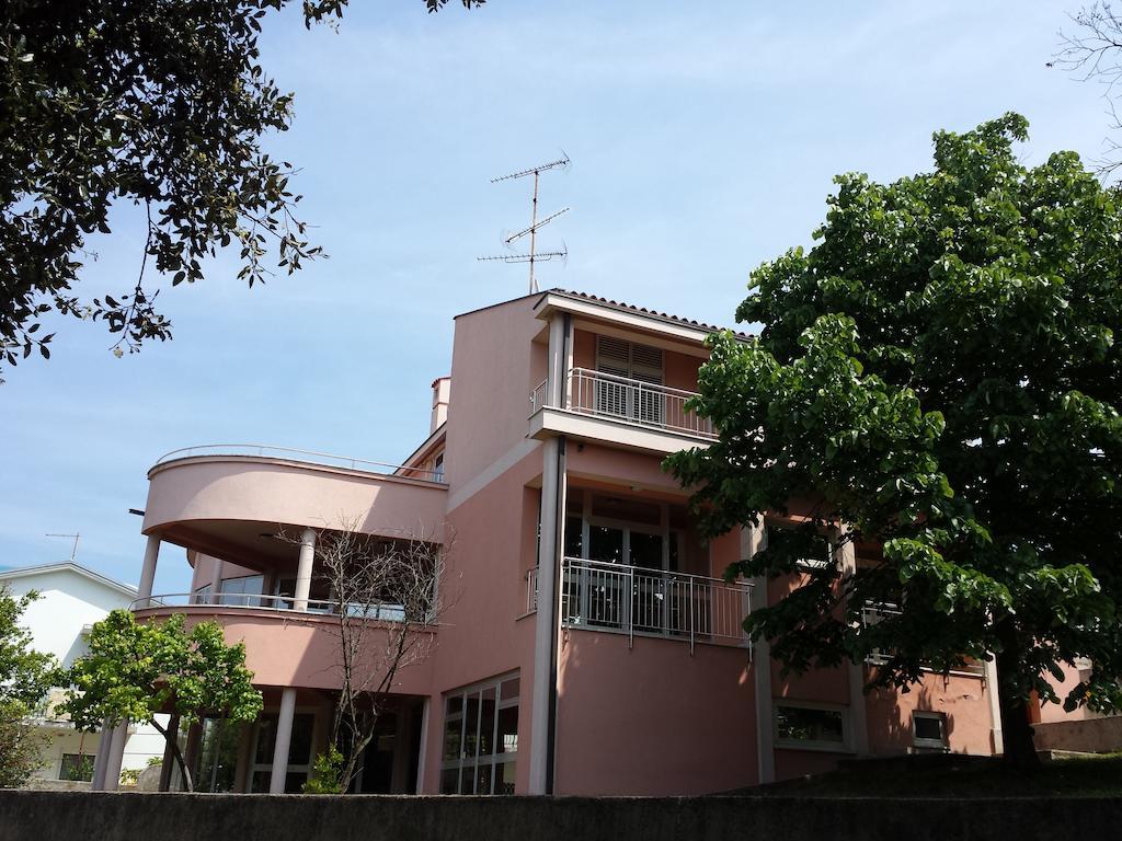 Apartments Seafront Villa Pula Exterior photo