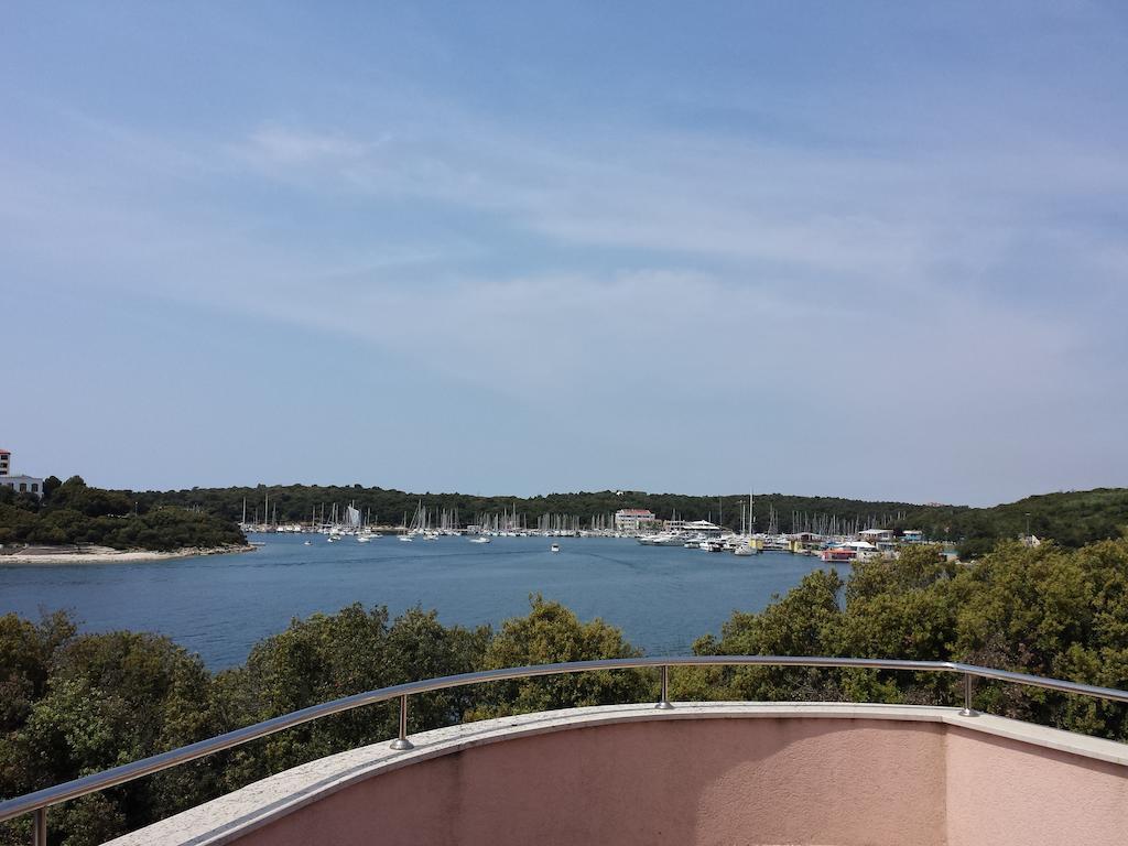 Apartments Seafront Villa Pula Exterior photo