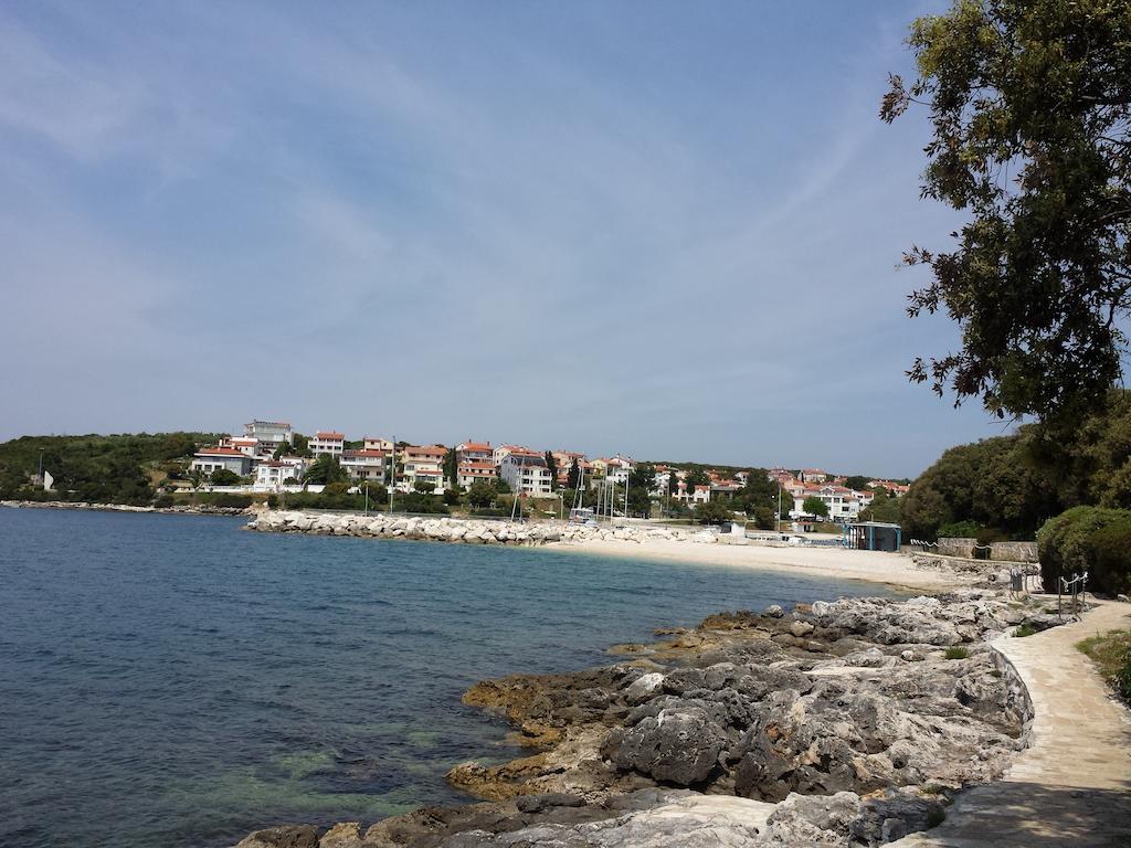 Apartments Seafront Villa Pula Exterior photo